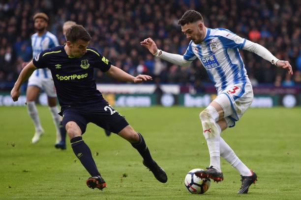 曼联官宣谢什科加盟，齐尔克泽奥纳纳同框引关注.